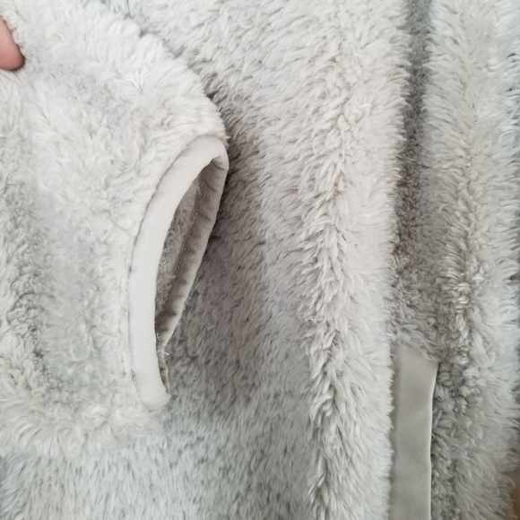 ZYIA Storm Sherpa Block Zipper Teddy Bear Hooded Jacket in Light Gray - Picture 3 of 11